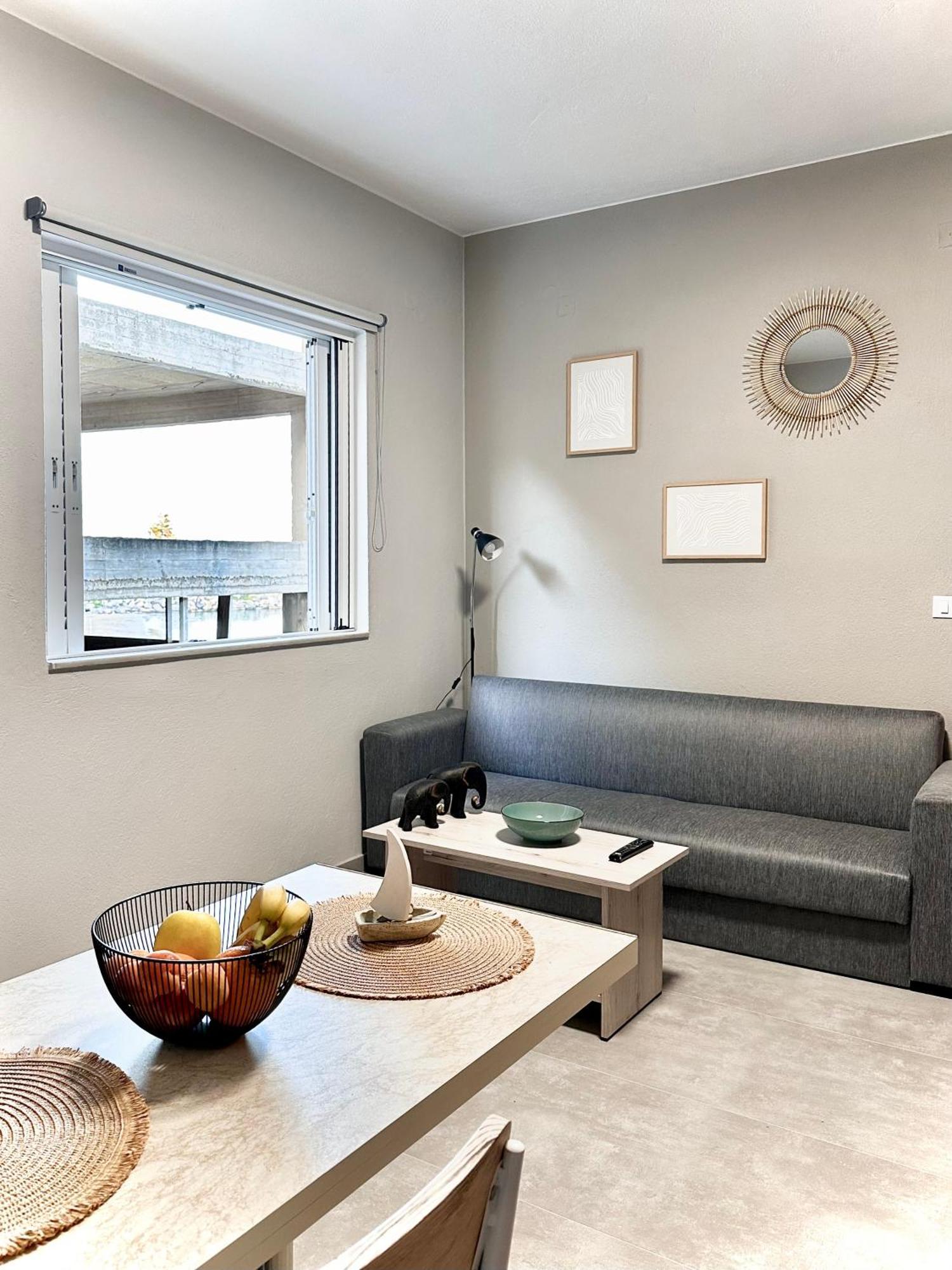 Filoxenia By The Sea Apartment อายิโอสนิโกลาโอส ภายนอก รูปภาพ
