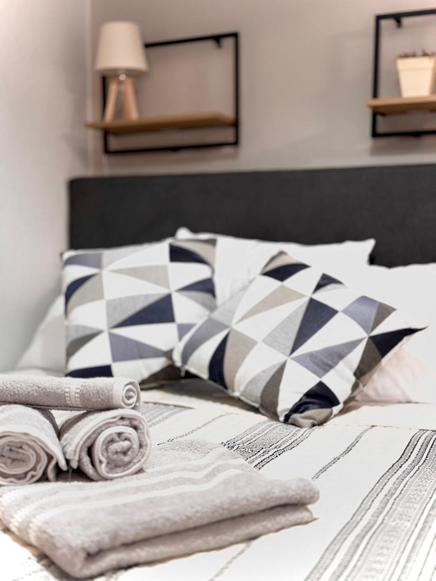 Filoxenia By The Sea Apartment อายิโอสนิโกลาโอส ภายนอก รูปภาพ