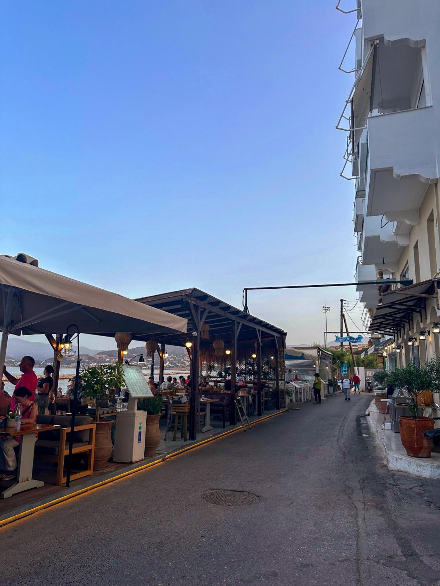 Filoxenia By The Sea Apartment อายิโอสนิโกลาโอส ภายนอก รูปภาพ