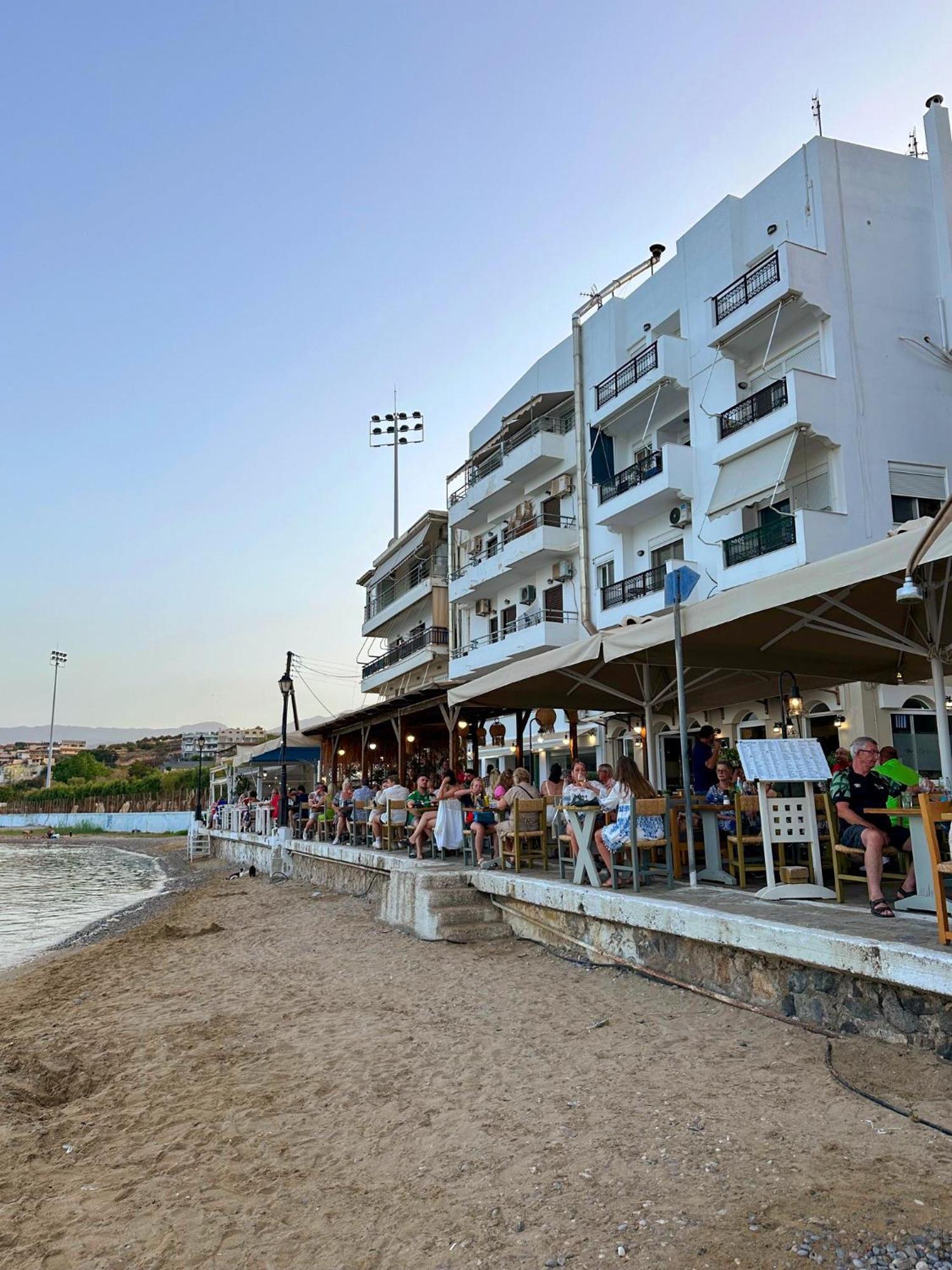 Filoxenia By The Sea Apartment อายิโอสนิโกลาโอส ภายนอก รูปภาพ